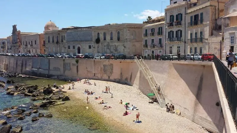 Casa Dei Fiori Hostel Syracuse Italy