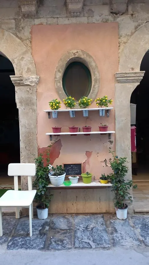 Casa Dei Fiori Hostel Syracuse Italy